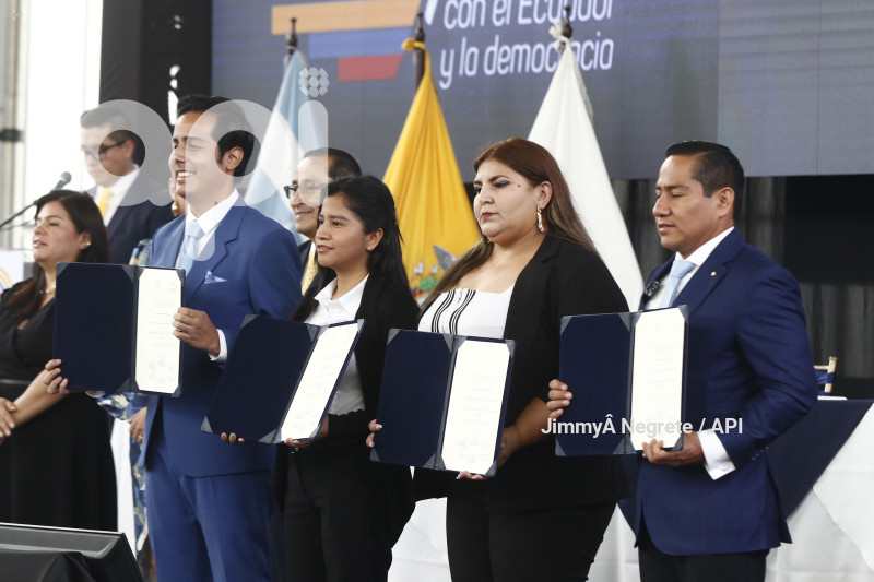 POL-ENTREGA CREDENCIALES - ASAMBLEISTAS