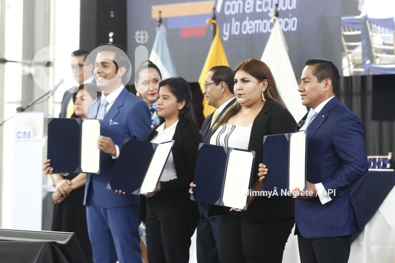 POL-ENTREGA CREDENCIALES - ASAMBLEISTAS