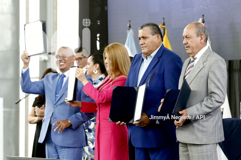 POL-ENTREGA CREDENCIALES - ASAMBLEISTAS