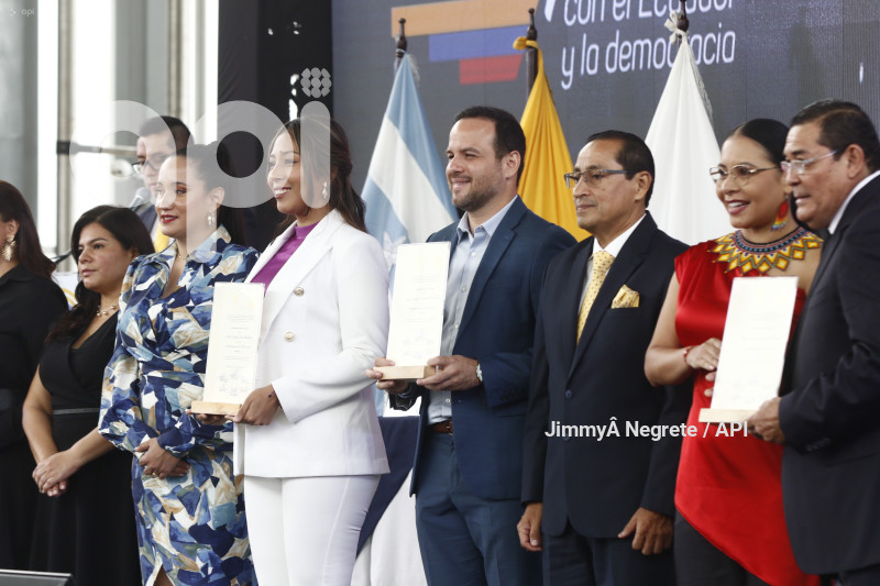 POL-ENTREGA CREDENCIALES - ASAMBLEISTAS