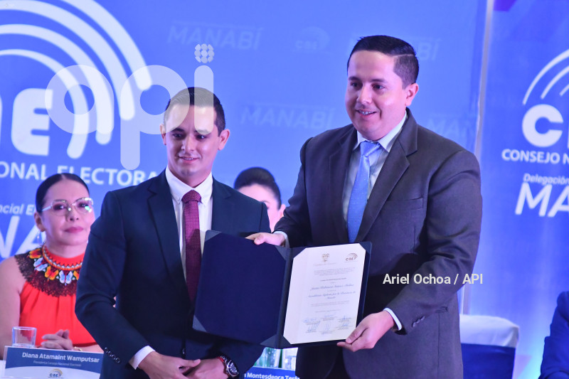 PORTOVIEJO-CNE-ENTREGA-CREDENCIALES-ASAMBLEISTAS-MANABI