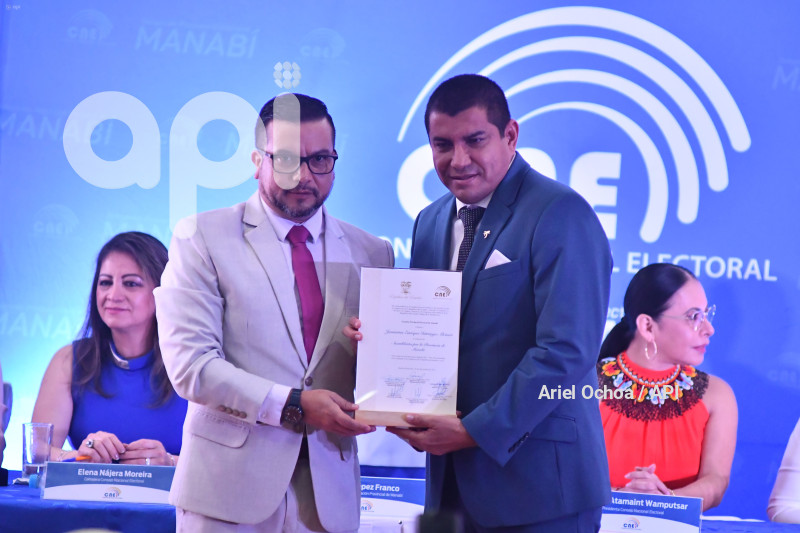 PORTOVIEJO-CNE-ENTREGA-CREDENCIALES-ASAMBLEISTAS-MANABI