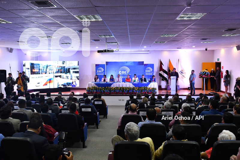 PORTOVIEJO-CNE-ENTREGA-CREDENCIALES-ASAMBLEISTAS-MANABI