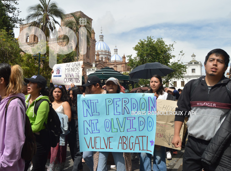 CUENCA-MARCHA Y PLANTON POR ABIGAL