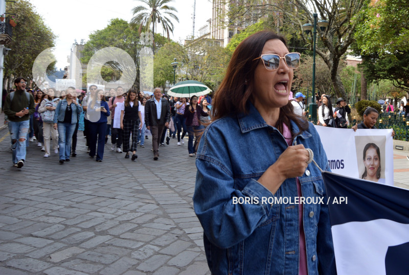 CUENCA-MARCHA Y PLANTON POR ABIGAL
