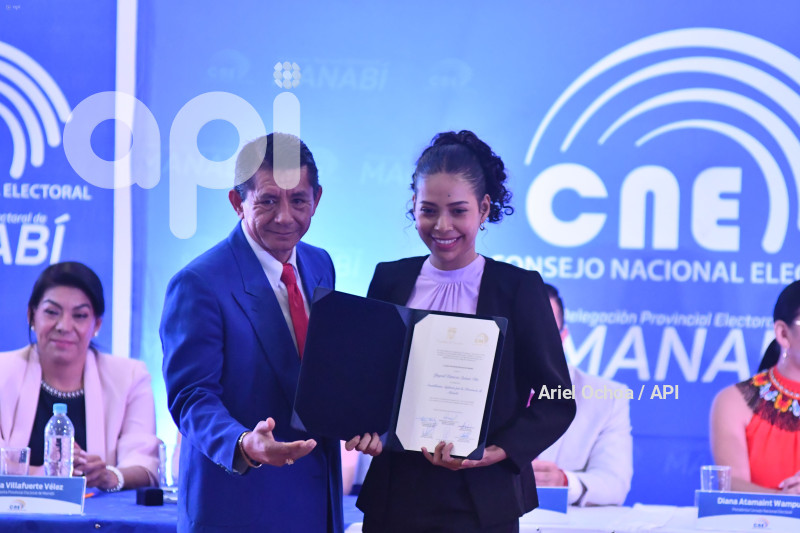 PORTOVIEJO-CNE-ENTREGA-CREDENCIALES-ASAMBLEISTAS-MANABI