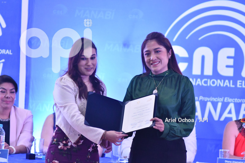 PORTOVIEJO-CNE-ENTREGA-CREDENCIALES-ASAMBLEISTAS-MANABI