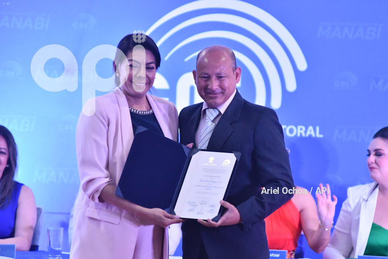 PORTOVIEJO-CNE-ENTREGA-CREDENCIALES-ASAMBLEISTAS-MANABI
