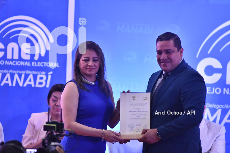 PORTOVIEJO-CNE-ENTREGA-CREDENCIALES-ASAMBLEISTAS-MANABI