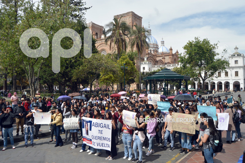 CUENCA-MARCHA Y PLANTON POR ABIGAL