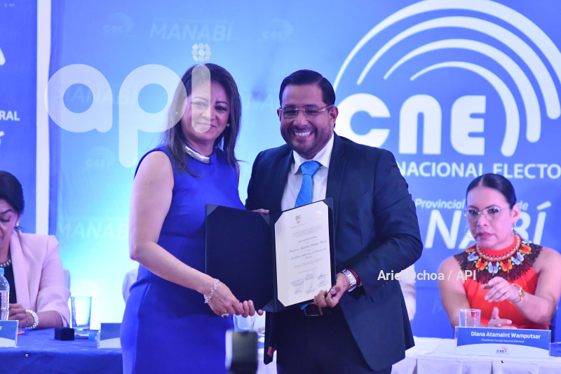 PORTOVIEJO-CNE-ENTREGA-CREDENCIALES-ASAMBLEISTAS-MANABI