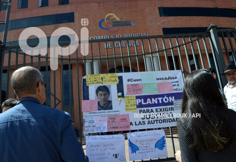 CUENCA-PLANTON FAMILIARES-MUERTE JOSE VINTIMILLA