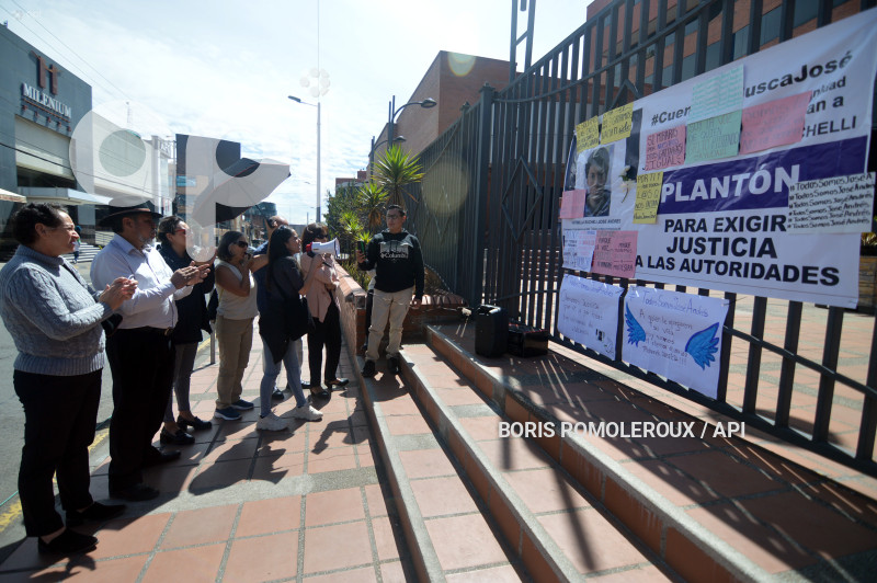 CUENCA-PLANTON FAMILIARES-MUERTE JOSE VINTIMILLA