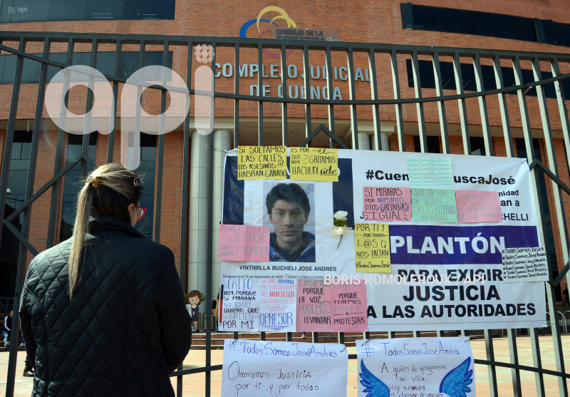 CUENCA-PLANTON FAMILIARES-MUERTE JOSE VINTIMILLA