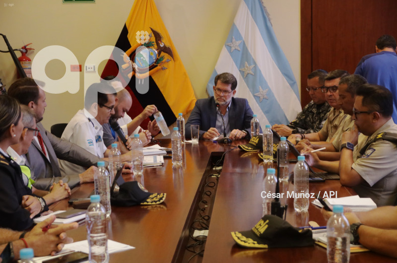 GYE-OPERATIVO SEGURIDAD FERIADO