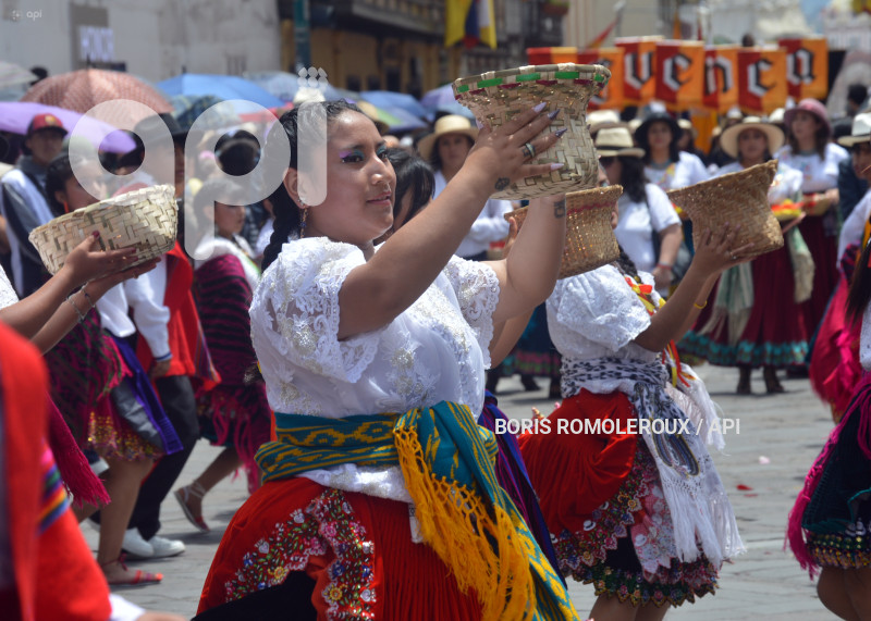 CUENCA-DESFILE ESTUDIANTIL-FIESTAS NOVIEMBRINAS