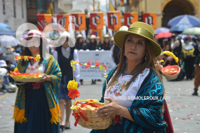 CUENCA-DESFILE ESTUDIANTIL-FIESTAS NOVIEMBRINAS