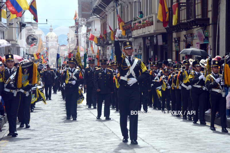 CUENCA-DESFILE ESTUDIANTIL-FIESTAS NOVIEMBRINAS