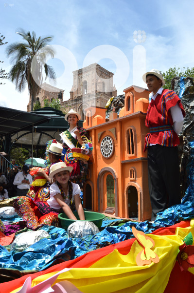 CUENCA-DESFILE ESTUDIANTIL-FIESTAS NOVIEMBRINAS