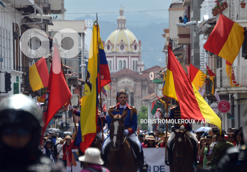 CUENCA-DESFILE ESTUDIANTIL-FIESTAS NOVIEMBRINAS