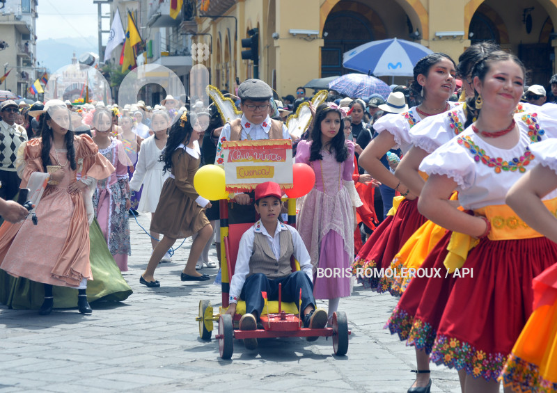 CUENCA-DESFILE ESTUDIANTIL-FIESTAS NOVIEMBRINAS