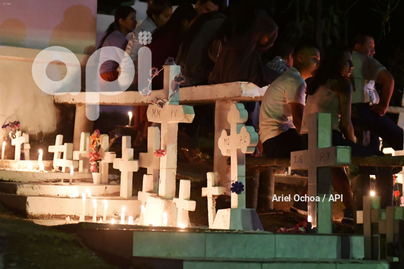 24MAYO-VELACIONEA-FIELES-DIFUNTOS-CAMPO