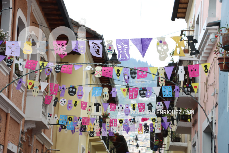 FERIADO FINADOS CALLE LA RONDA