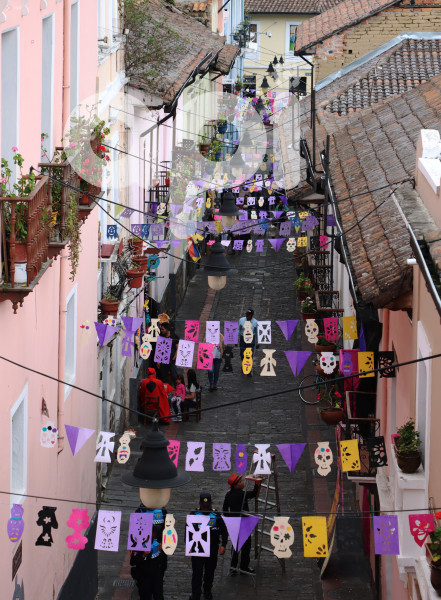 FERIADO FINADOS CALLE LA RONDA