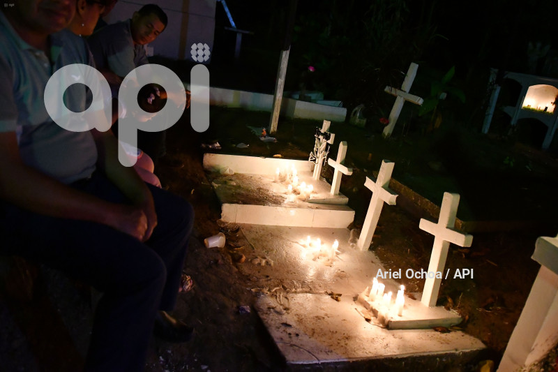 24MAYO-VELACIONEA-FIELES-DIFUNTOS-CAMPO