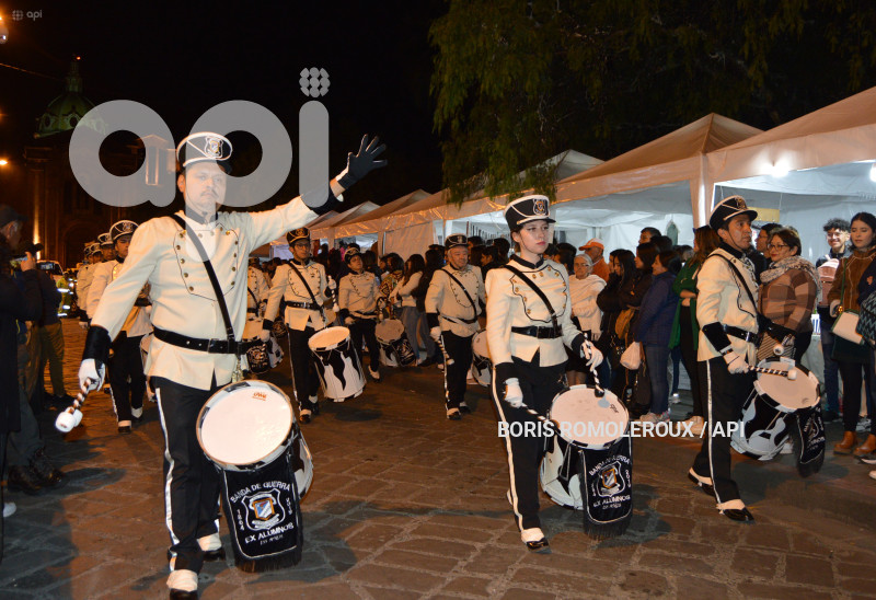 CUENCA-DESFILE BANDAS DE GUERRA-EX ALUMNOS COLEGIOS