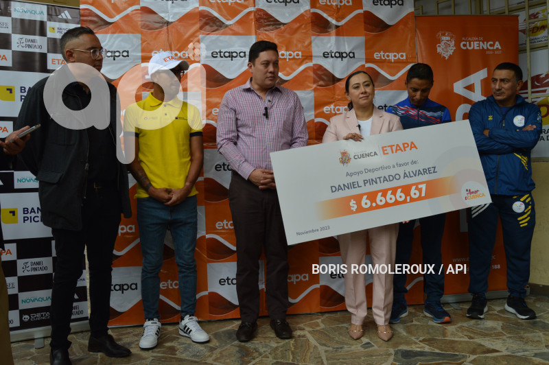 CUENCA-RECONOCIMIENTO MEDALLISTA DANIEL PINTADO