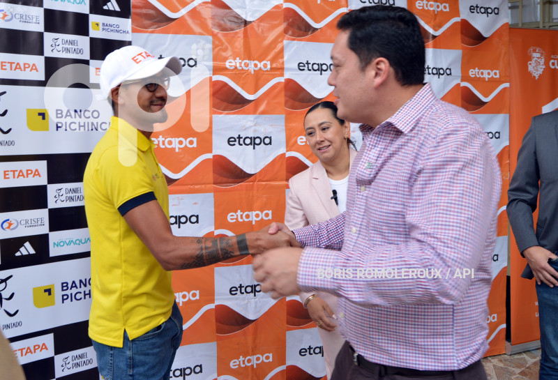CUENCA-RECONOCIMIENTO  MEDALLISTA DANIEL PINTADO