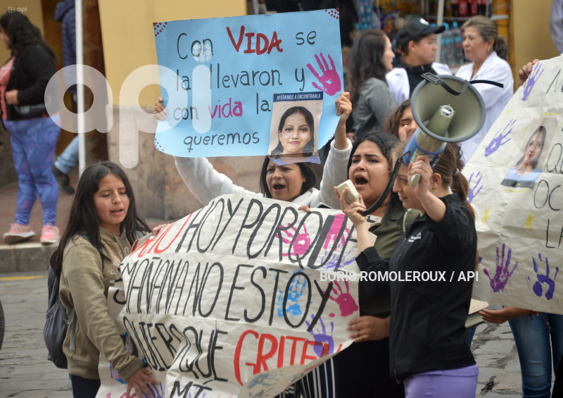 CUENCA-PLANTON-POR ABIGAL DESAPARECIDA