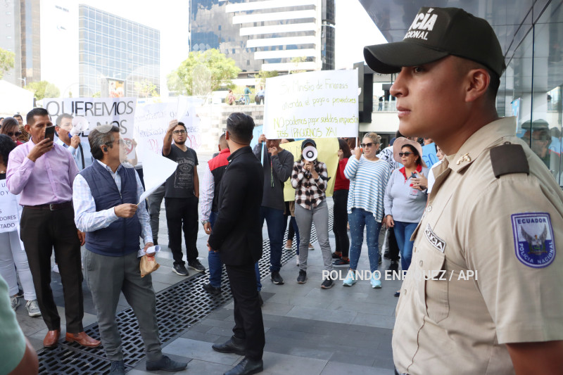 PLANTON PROVEEDORES IMPAGOS MINISTERIO FINANZAS