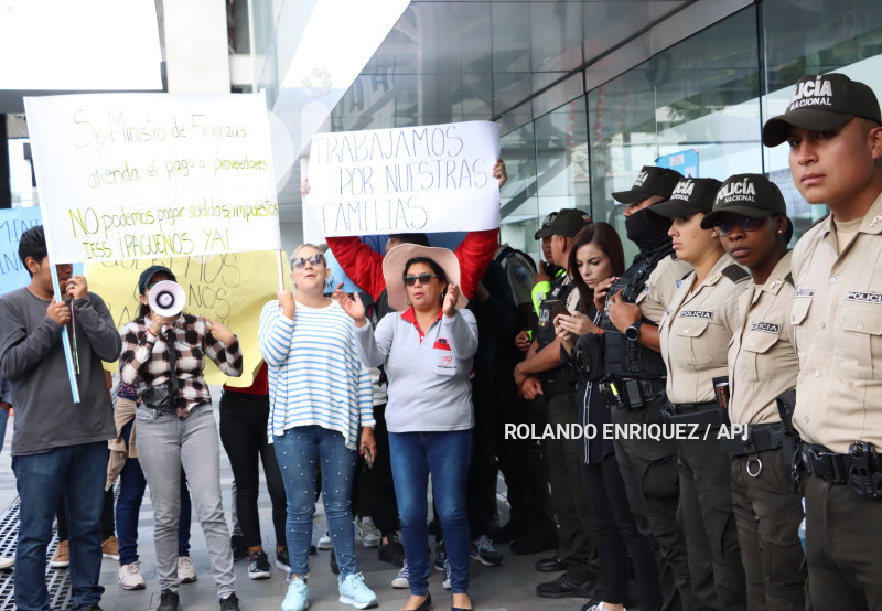 PLANTON PROVEEDORES IMPAGOS MINISTERIO FINANZAS
