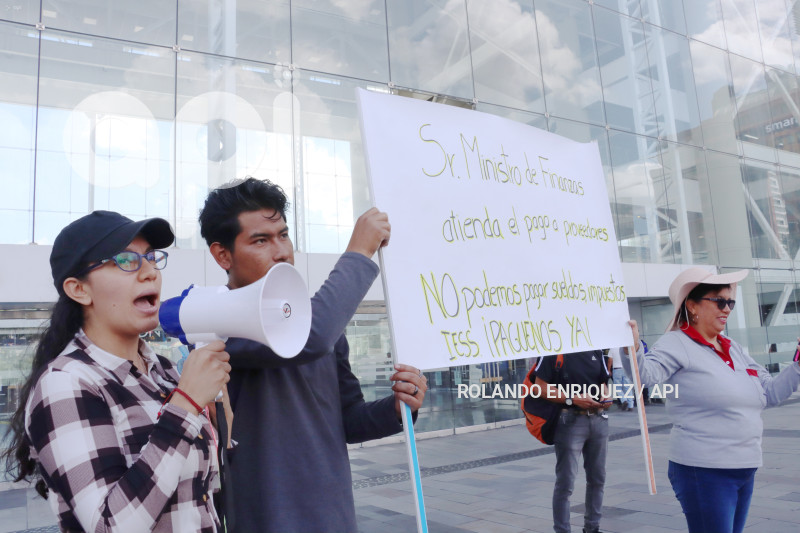 PLANTON PROVEEDORES IMPAGOS MINISTERIO FINANZAS