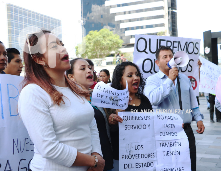 PLANTON PROVEEDORES IMPAGOS MINISTERIO FINANZAS