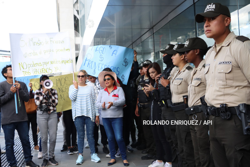 PLANTON PROVEEDORES IMPAGOS MINISTERIO FINANZAS