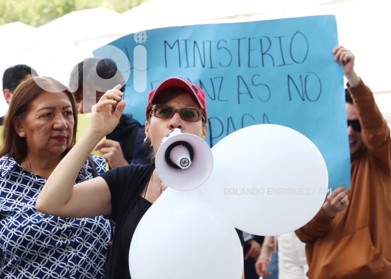 PLANTON PROVEEDORES IMPAGOS MINISTERIO FINANZAS
