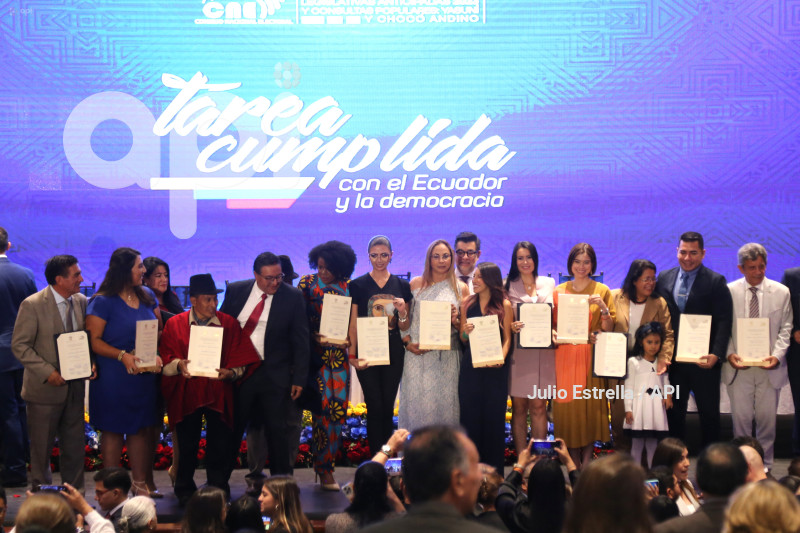 POL ENTREGA CREDENCIALES ASAMBLEA