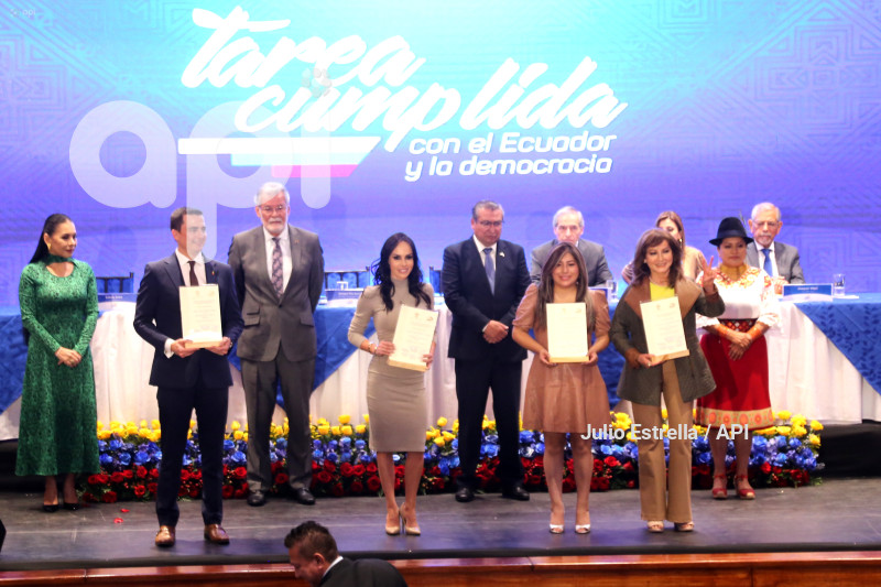 POL ENTREGA CREDENCIALES ASAMBLEA