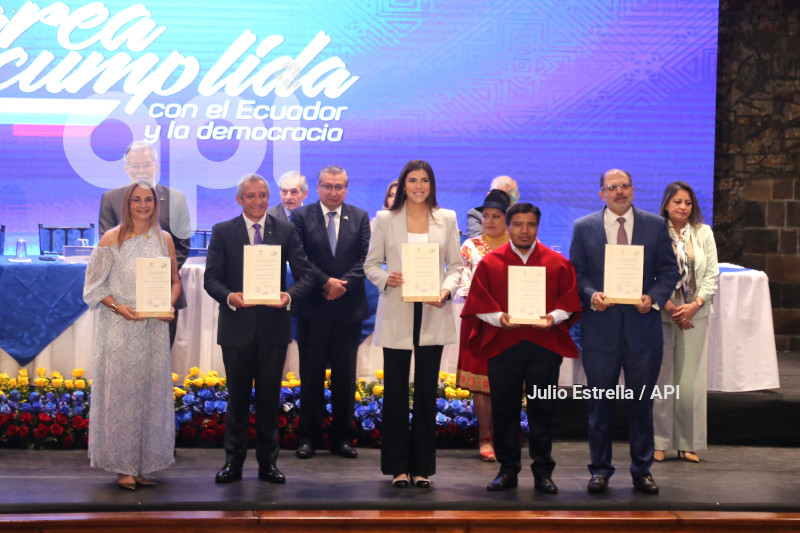 POL ENTREGA CREDENCIALES ASAMBLEA