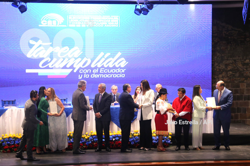 POL ENTREGA CREDENCIALES ASAMBLEA