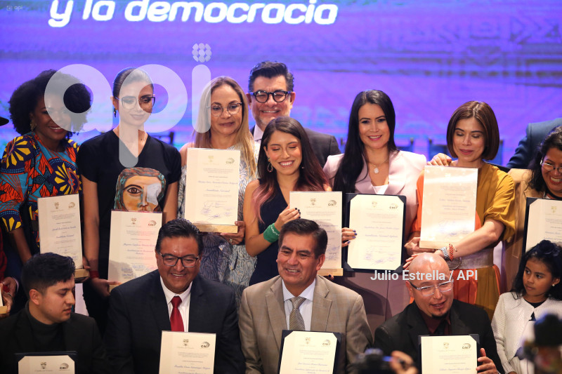 POL ENTREGA CREDENCIALES ASAMBLEA