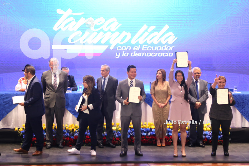 POL ENTREGA CREDENCIALES ASAMBLEA