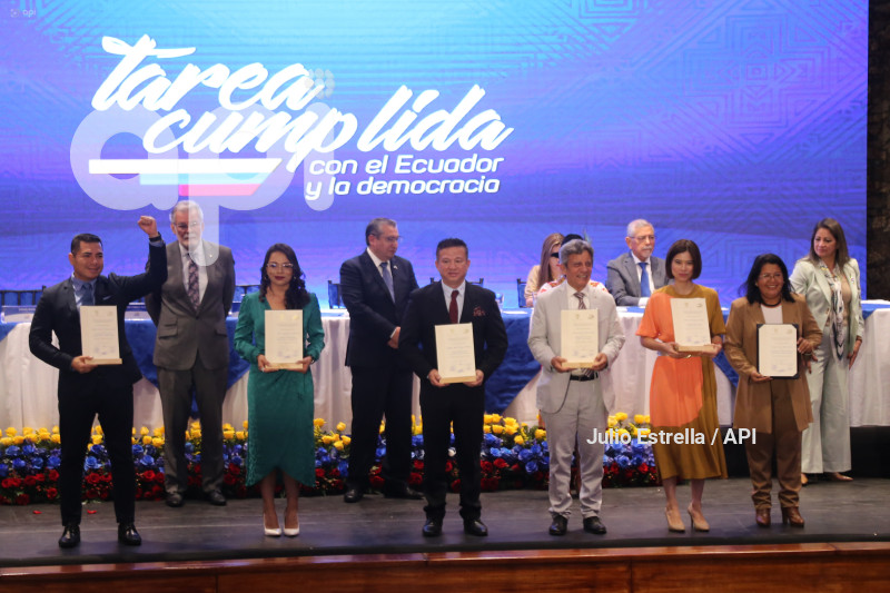 POL ENTREGA CREDENCIALES ASAMBLEA