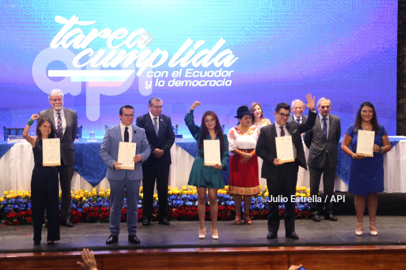 POL ENTREGA CREDENCIALES ASAMBLEA