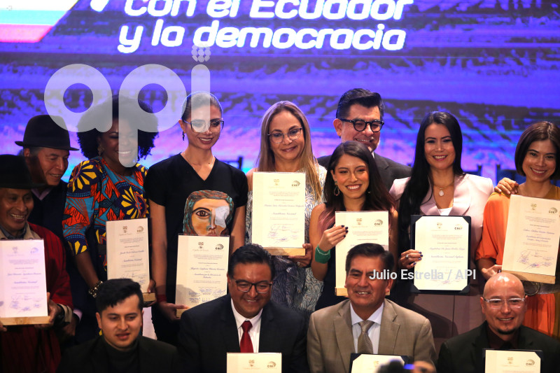 POL ENTREGA CREDENCIALES ASAMBLEA