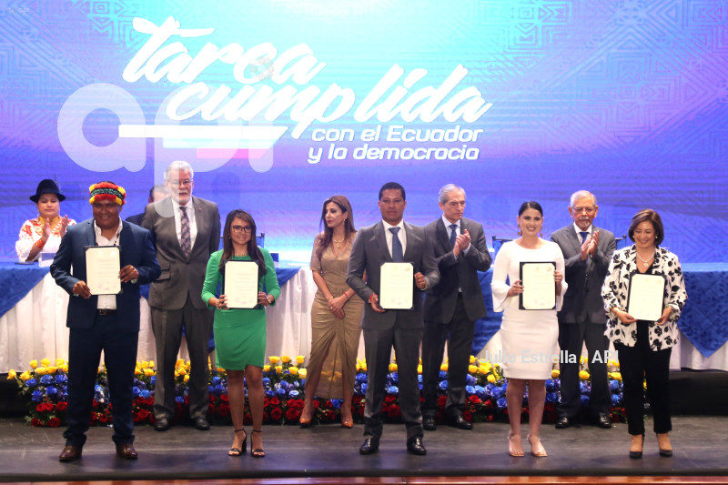 POL ENTREGA CREDENCIALES ASAMBLEA