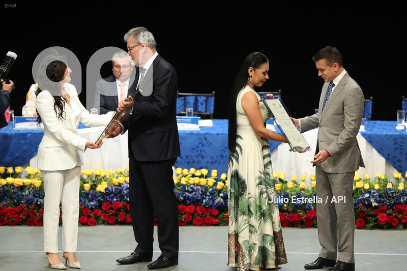 POL ENTREGA CREDENCIALES PRESIDENTE VICEPRESIDENTA